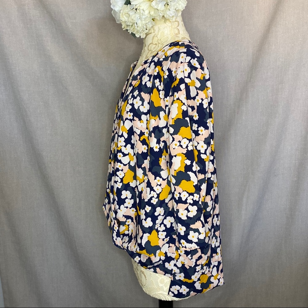 Abstract Floral Pattern Top - Picture 2 of 5